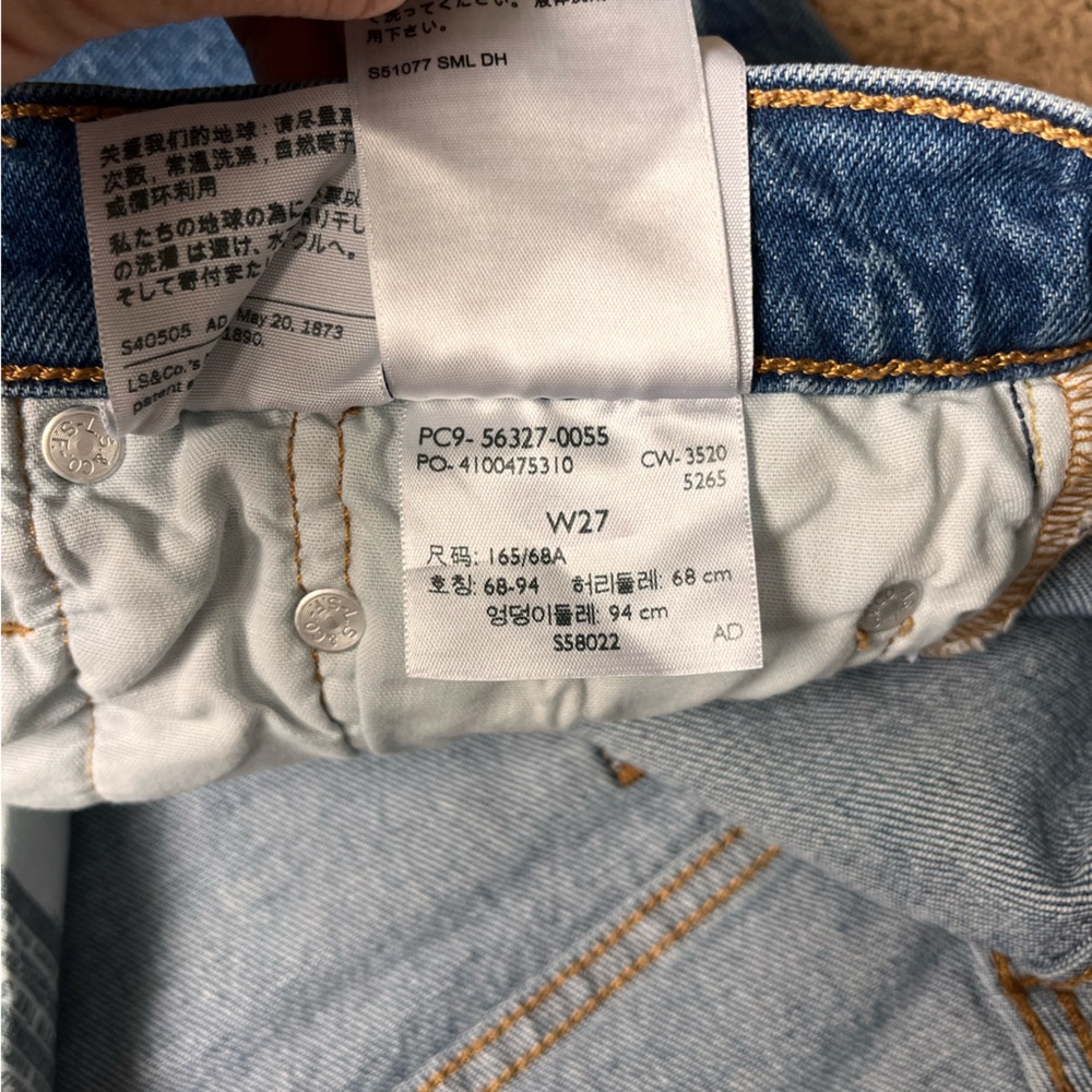 Levi’s 501 Shorts - Picture 8 of 9